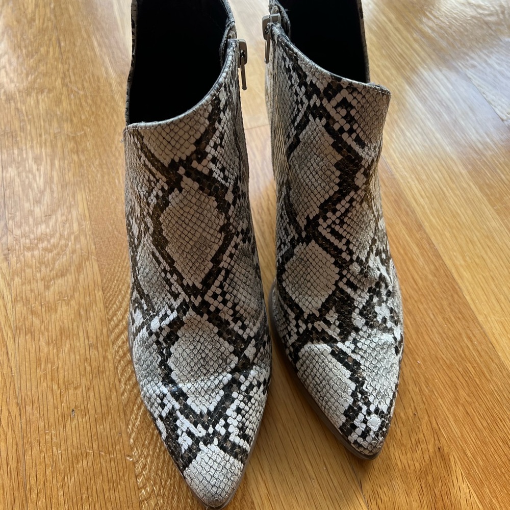 Qupid Snakeskin Booties, size 7